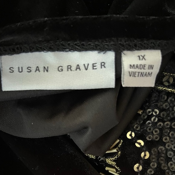 Susan Graver Women’s Black Velour and Gold Embellishment V-Neck Top Size 1X - Picture 3 of 5